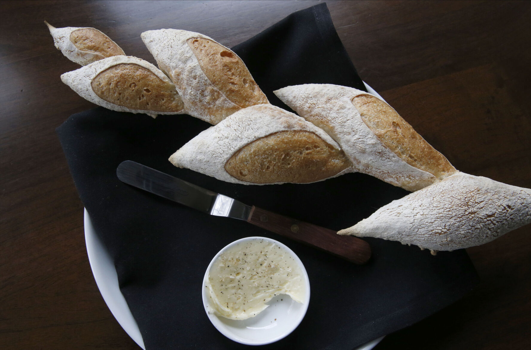Inizio's pain d'epi bread service
